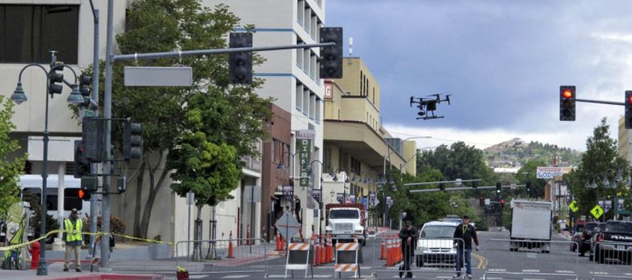 Equipados con GPS, otros drones volaron en direcciones encontradas a la altura de semáforos,...