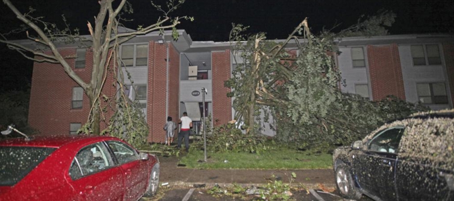 Se registraron daños en al menos una docena de poblaciones, desde el este de Indiana al...