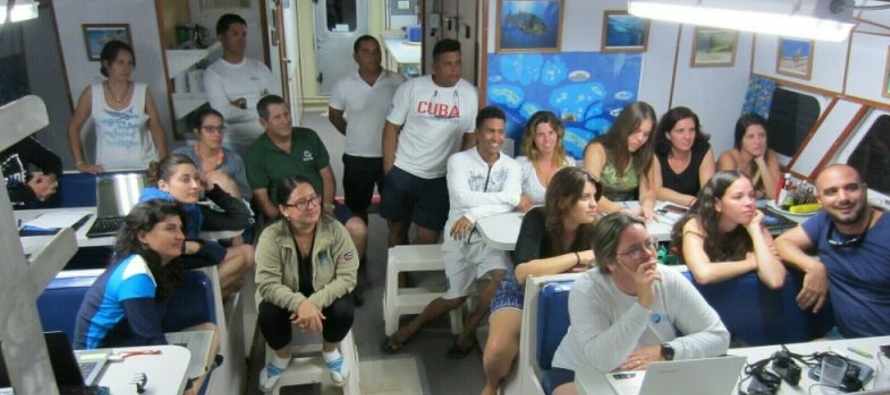 Un programa de becas en biomedicina ha quedado paralizado. Viajes que hicieron enfermeras cubanas...