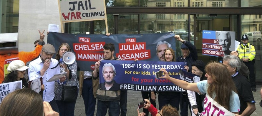 Assange trata de evitar una extradición a Estados Unidos, que le acusa de violar la Ley de...