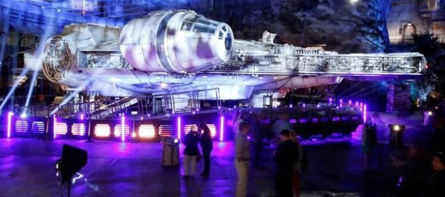 Cuando los visitantes ingresen a la sección de 5,6 hectáreas llamada Star Wars:...
