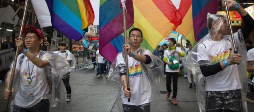 Aunque el matrimonio homosexual no está reconocido en Hong Kong, la Corte Suprema de...
