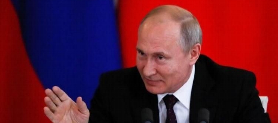 En declaraciones en un foro económico en San Petersburgo, Putin dijo que especialistas...