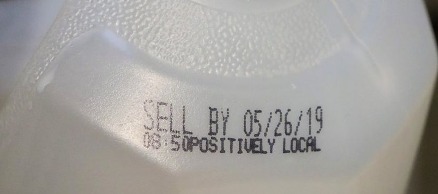 Si ya pasaron algunos días de la fecha de caducidad de la leche, ¿es seguro beberla?