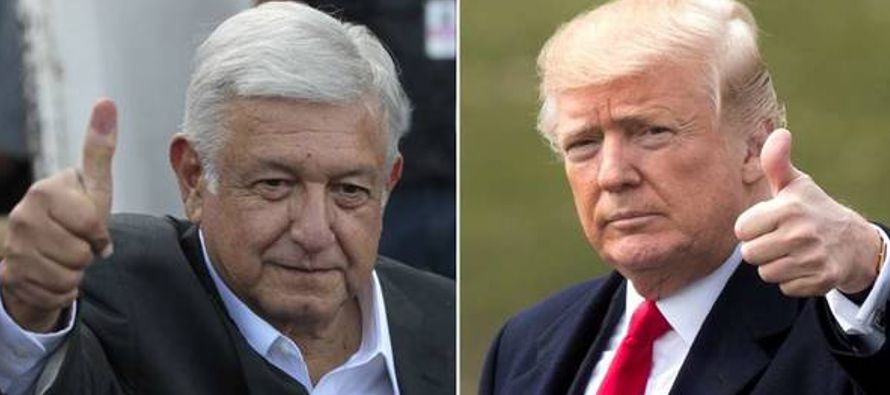 "Estamos teniendo conversaciones grandiosas con México", dijo Trump a los...