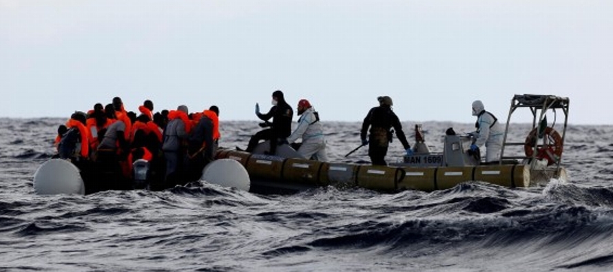 La Guardia Costera griega dijo que rescató a 57 personas, mientras que otras siete _dos...