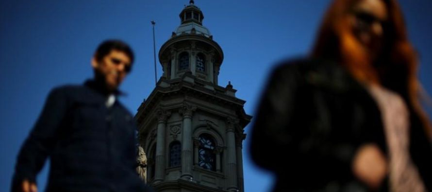 La iglesia católica en Chile traviesa por una profunda crisis por decenas de denuncias de...