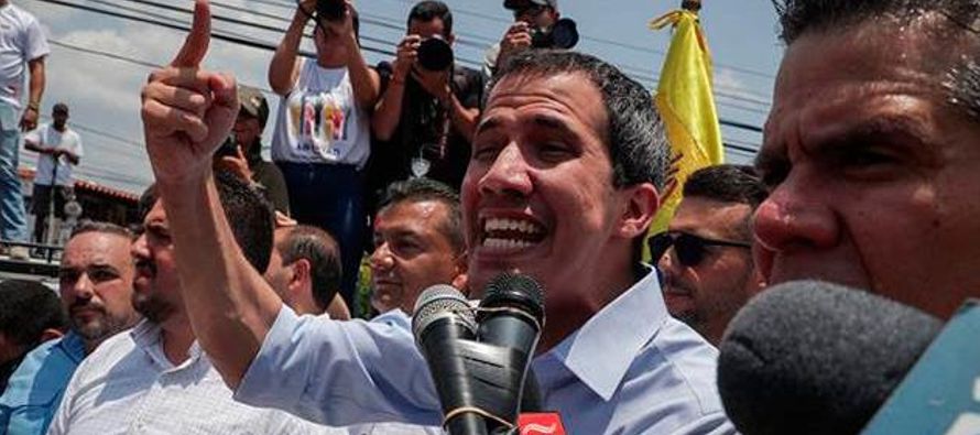 El opositor, que ha sido reconocido como presidente interino de Venezuela por más de medio...