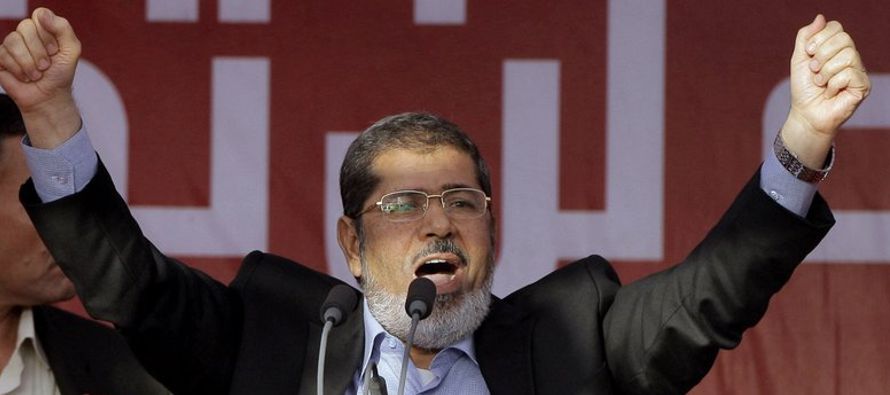 La televisora informó que Morsi, de 67 años, participaba en una sesión del...