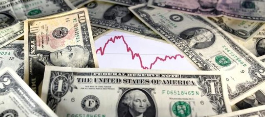 El dólar cerró con pocos cambios el martes, ya que los operadores evitaron realizar...