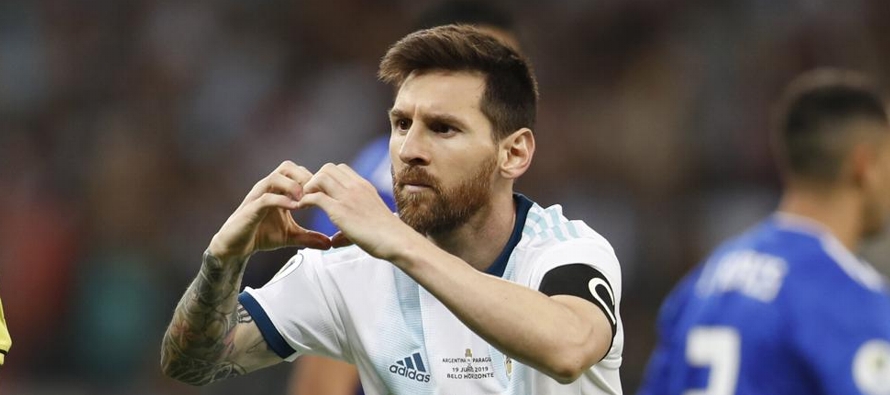 Messi le dio el empate de penal a los 57 minutos, previa intervención del videoarbitraje,...