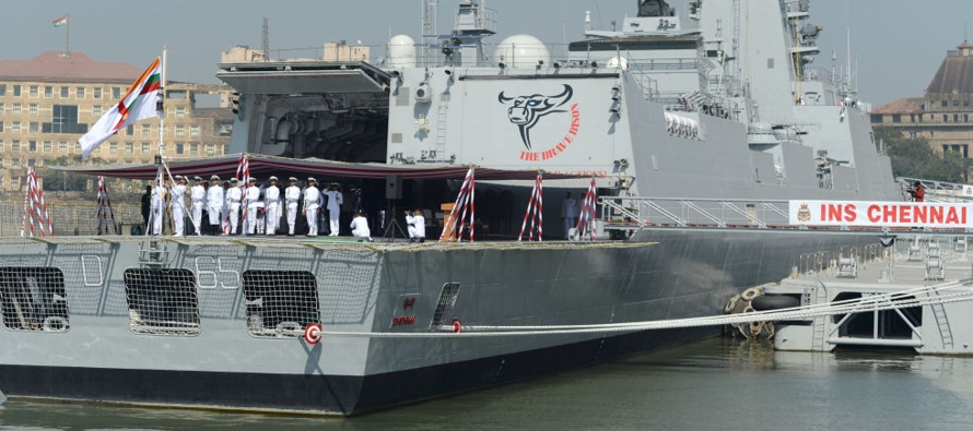 El vocero de la armada, Dalip Kumar Sharma, dijo que las naves Chennai y Sunayna se dirigen al...