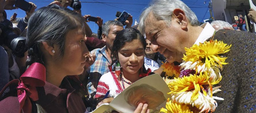AMLO, como el carismático Chávez hace dos décadas, asumió el cargo el...