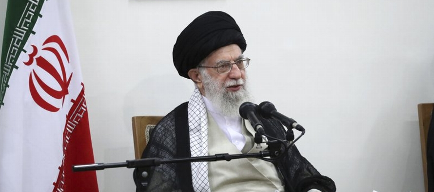 El presidente, Hasán Ruhani, fue más allá calificando las sanciones contra el...
