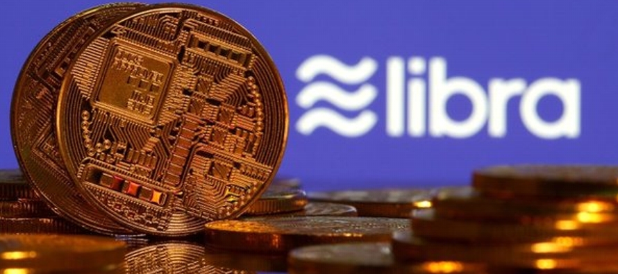 Facebook dijo el mes pasado que lanzaría la moneda digital Libra, lo que desató de...