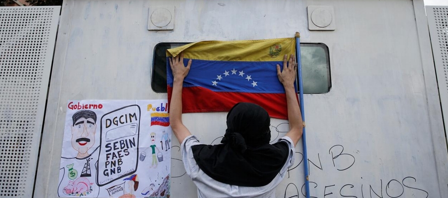 La Comisión Internacional de Juristas (CIJ) pidió a las autoridades venezolanas que...