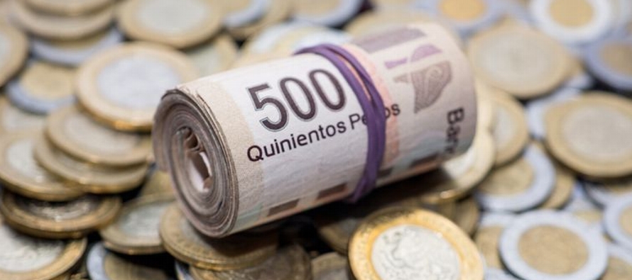 En la región el peso mexicano cotizaba en 18.892 por dólar, con una ganancia del...