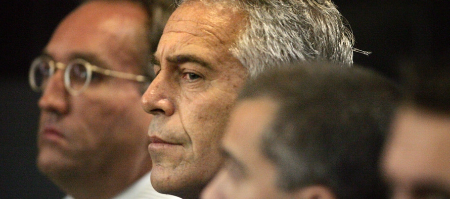 Epstein ha comparecido ante el Tribunal Federal de Distrito en Manhattan para enfrentar acusaciones...