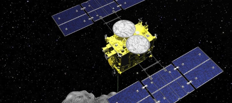 Hayabusa2 es la primera sonda que recoge con éxito muestras del interior de un asteroide. La...