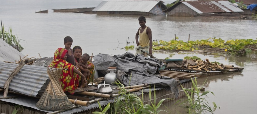 También se reportaron 30 desaparecidos en Nepal, arrastrados por ríos crecidos o...