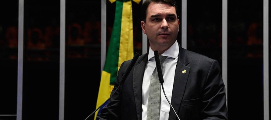 El fallo de Toffoli supone una bocanada de oxígeno para Bolsonaro y para su hijo senador,...