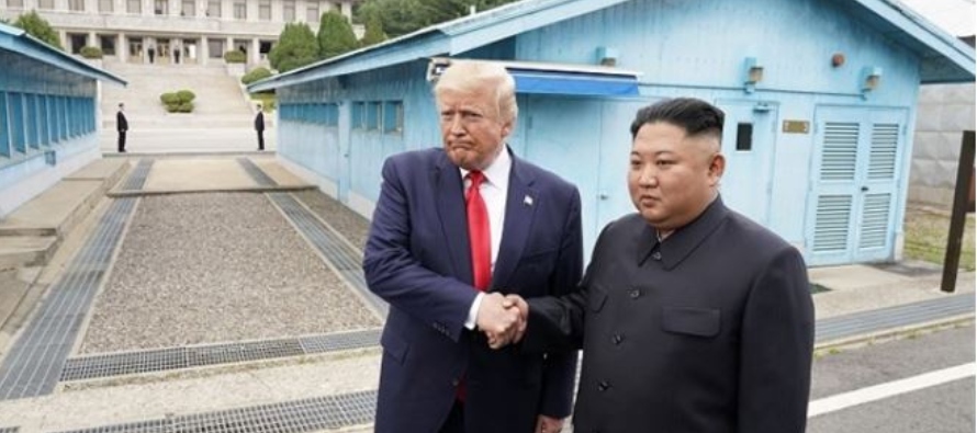 Trump se reunió el mes pasado con Kim, un encuentro en el que se convirtió en el...