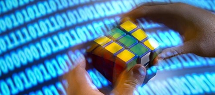  Hay algunas personas, particularmente adolescentes, que pueden resolver el Cubo de Rubik a...