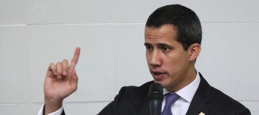 En respuesta, Guaidó se autoproclamó mandatario interino el 23 de enero con el...