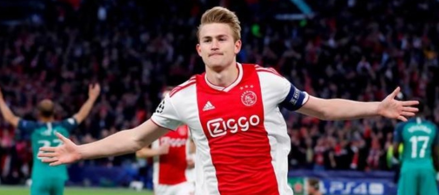 El internacional holandés de 19 años, que lideró al Ajax en su espectacular...