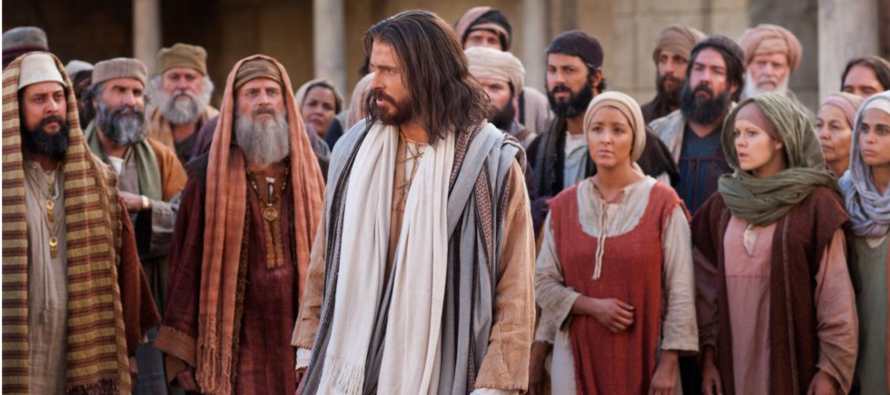«En aquel tiempo, los fariseos se confabularon contra Jesús para acabar con él....
