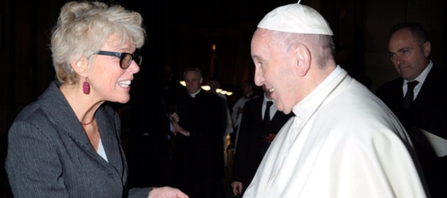 Christiane Murray, de 57 años, ingresó a Radio Vaticano en 1995 y recientemente ha...