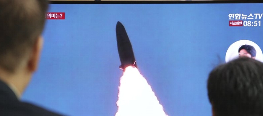 El ejército de Corea del Sur dijo posteriormente que los datos de vuelo del misil disparado...
