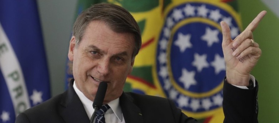 Bolsonaro, ultraderechista y excapitán del ejército, con frecuencia ha elogiado al...