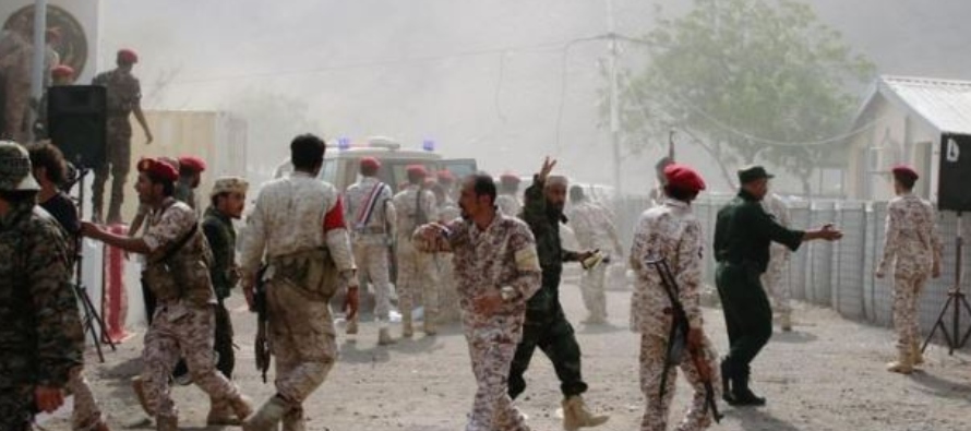 El ataque causó la muerte de al menos 32 personas, entre ellos un comandante, dijo a Reuters...