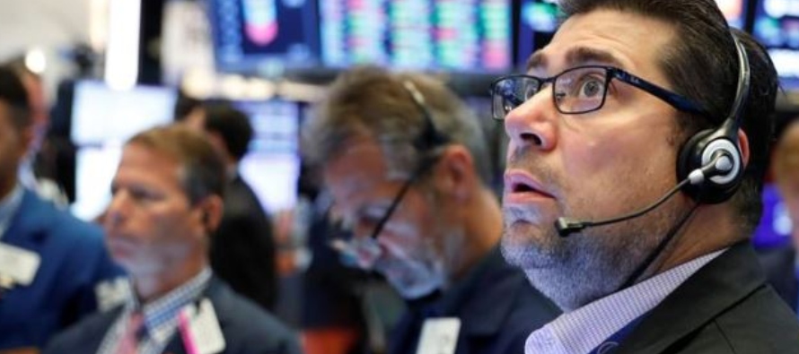 “A los mercados no les gusta la incertidumbre y esto es un rayo inesperado en términos...