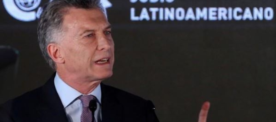 Fernández, un moderado que supera levemente a Macri en las mediciones de intención de...