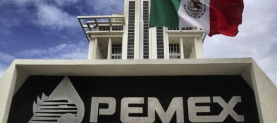 Las autoridades mexicanas se encuentran investigando al líder del sindicato de la petrolera,...