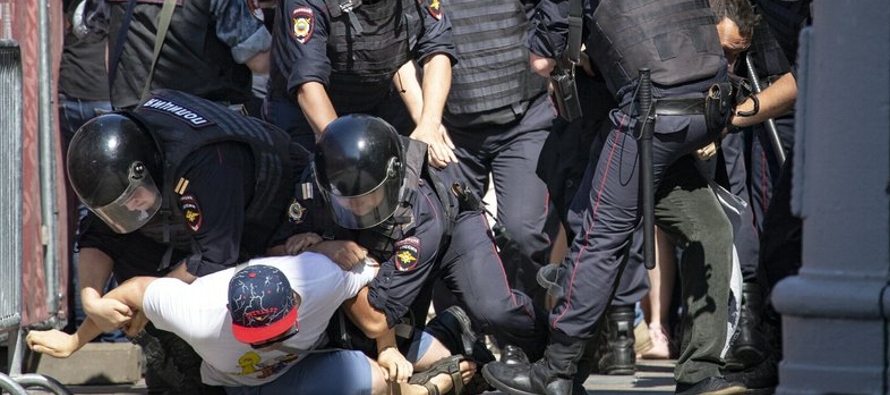 La policía detuvo de forma violenta a más de 1,000 manifestantes el pasado 27 de...