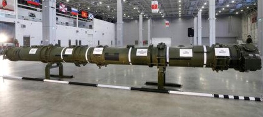 El tratado prohíbe a ambas partes desplegar misiles terrestres de corto y mediano alcance,...