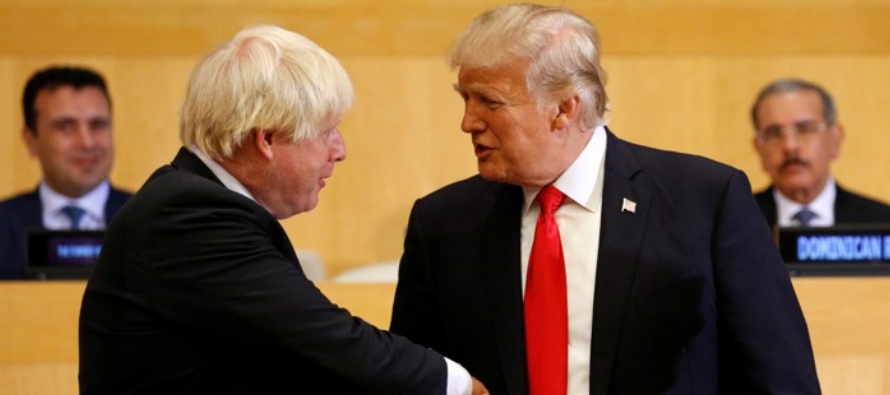 En la llamada, Trump expresó a Johnson su deseo de reunirse con el primer ministro...