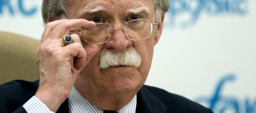 Bolton califica a Maduro de “dictador brutal” y lo acusa de usar escuadrones de la...