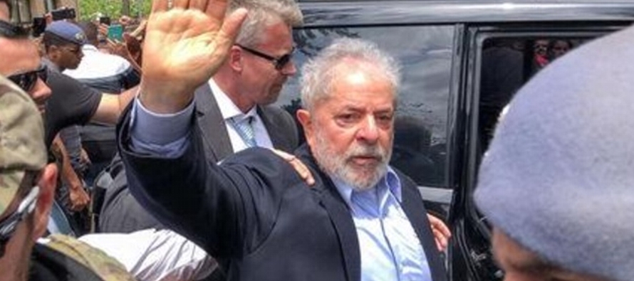 Lula, como es conocido el exlíder izquierdista, fue condenado en 2017 por aceptar sobornos...