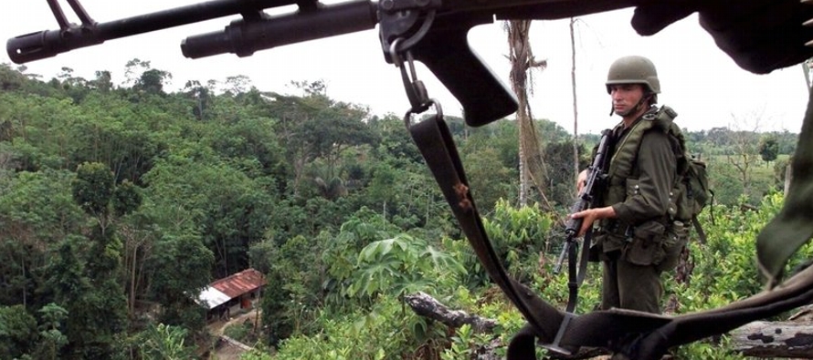 Tres grupos armados combaten por las rutas de la droga y las plantaciones de coca abandonadas por...
