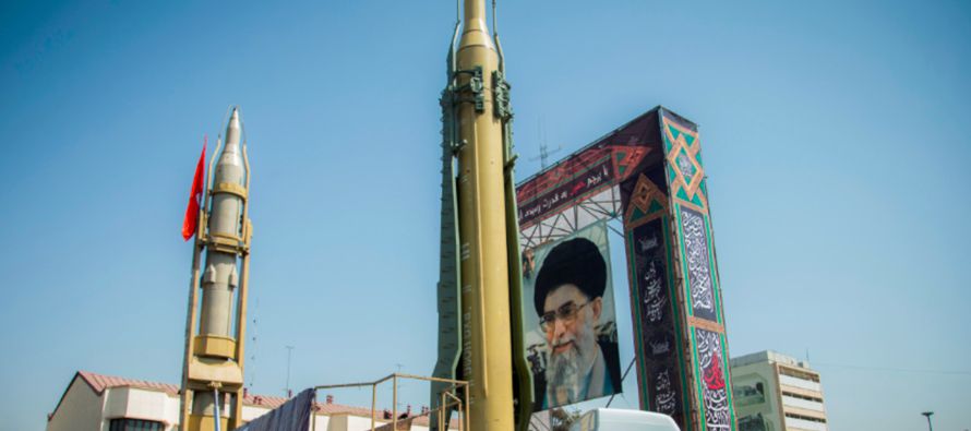 Irán presentó el sábado lo que las autoridades calificaron de un sistema de...