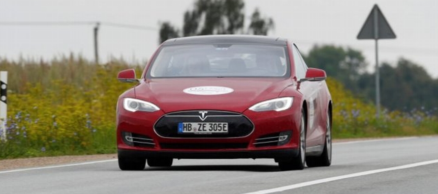 Tesla Inc (TSLA.O) ha recibido varias denuncias por seguridad del Modelo 3 en medio del creciente...
