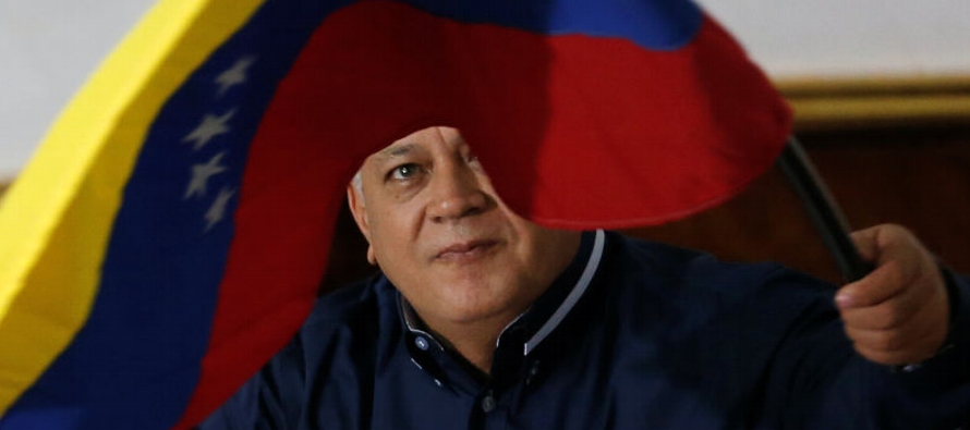 Diosdado Cabello, jefe de la Constituyente, dijo que la comisión consultará con...