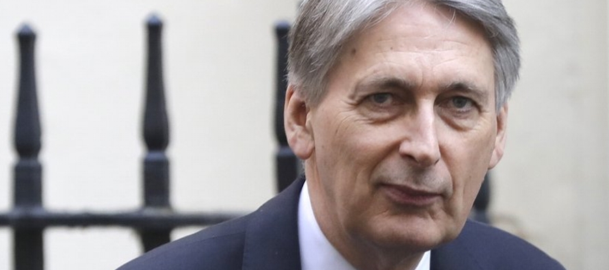 Philip Hammond dijo a la BBC que Johnson había pasado de una posición negociadora...
