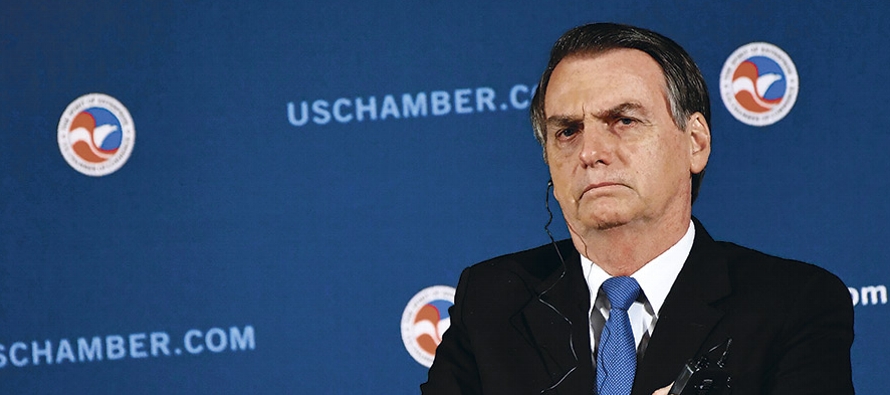 Bolsonaro había advertido el lunes de una crisis de refugiados si el presidente Mauricio...