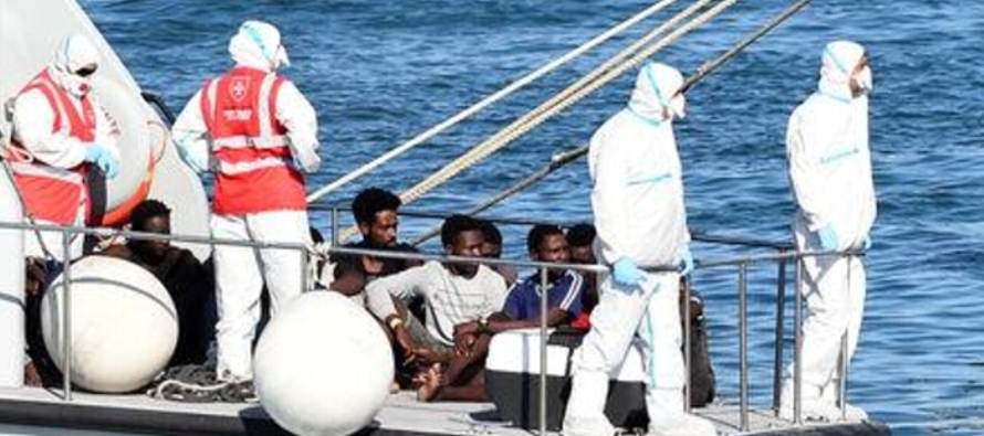 Los inmigrantes, en su mayoría africanos, fueron recogidos por el buque con nombre...