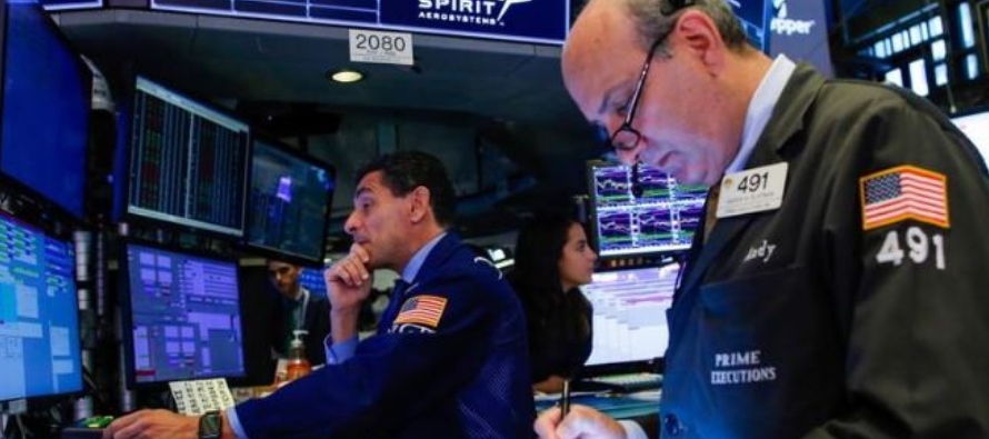Después de caer casi un 3% el miércoles, el S&P 500 ha subido en las...